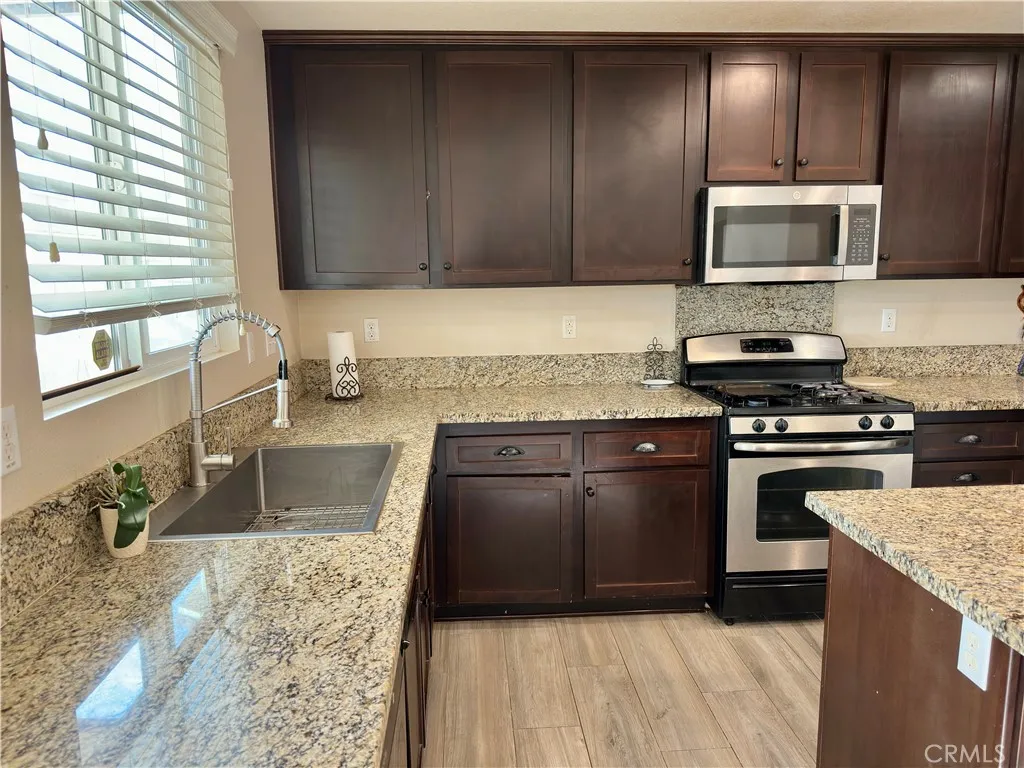 1752 El Nido, Perris, California 92571 home-pic-10